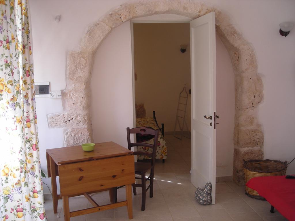 Masseria Ferri Остуні Номер фото